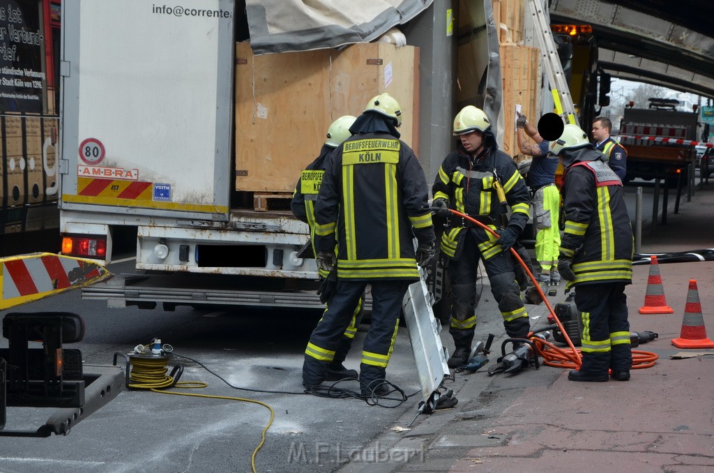 LKW Bruecke Koeln Deutz Opladenestr Deutz Muelheimerstr P106.JPG - Miklos Laubert